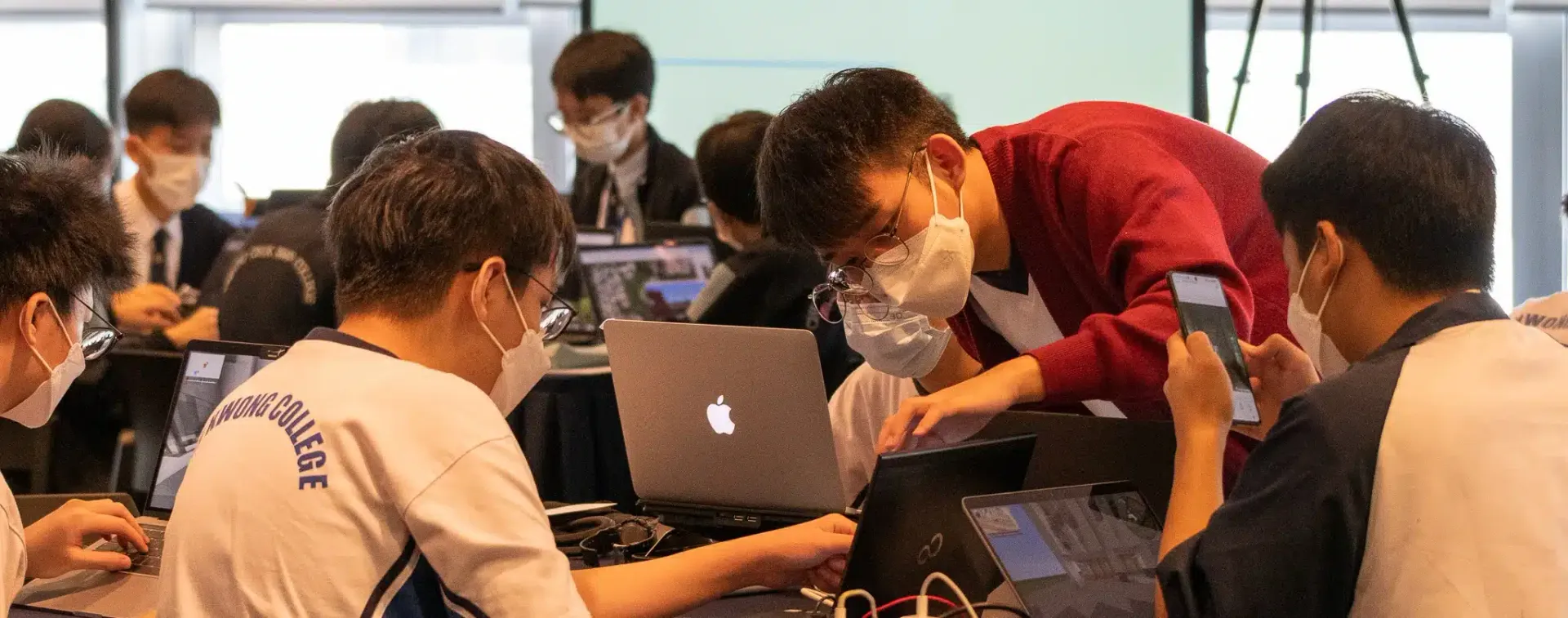 10Botics team working together