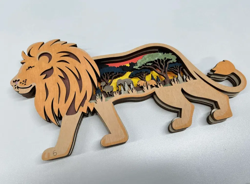 木質獅子剪影畫