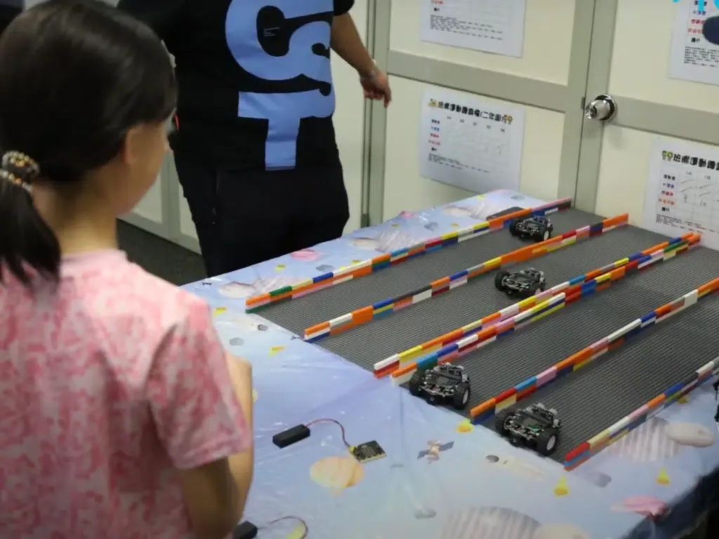 Micro:bit 足球車競賽